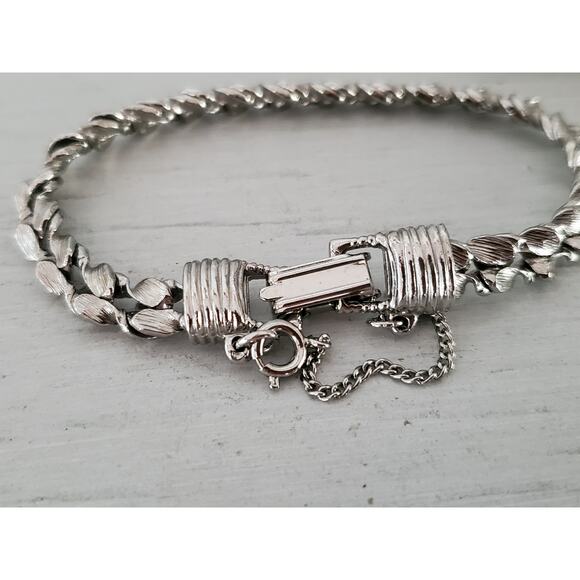 Vintage Goldette Double Twist Bracelet - Picture 2 of 6